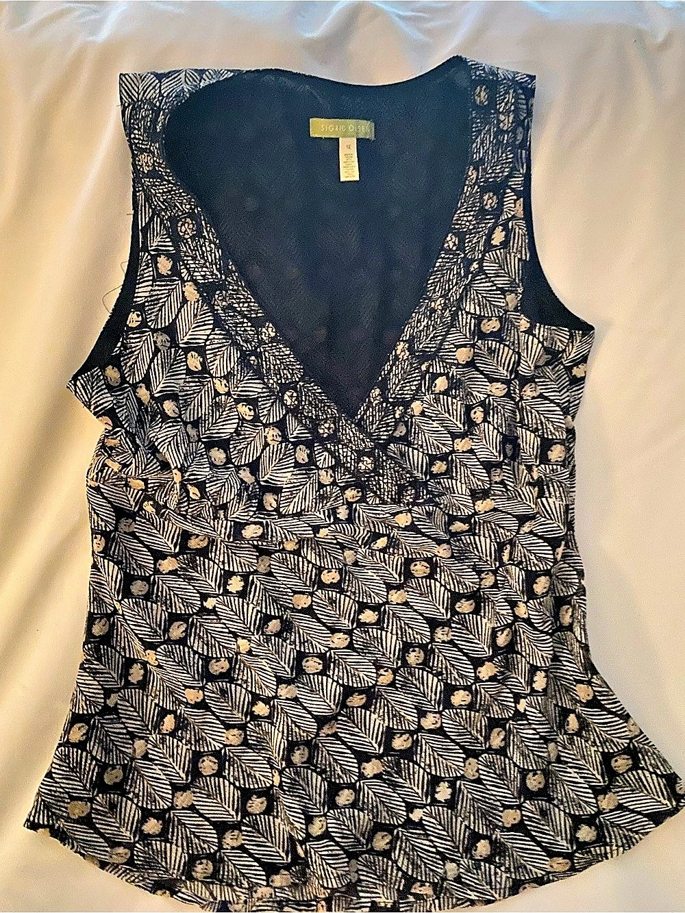 Geometric Sleeveless Top in Black & White